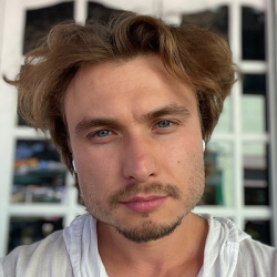 Лавыш<span>Александр</span>